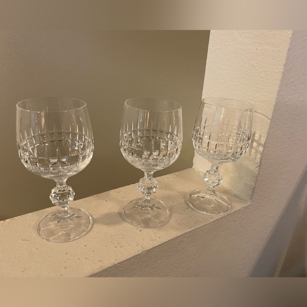 Mikasa Crystal Wine Glass Set. Set of 3. NWOT.